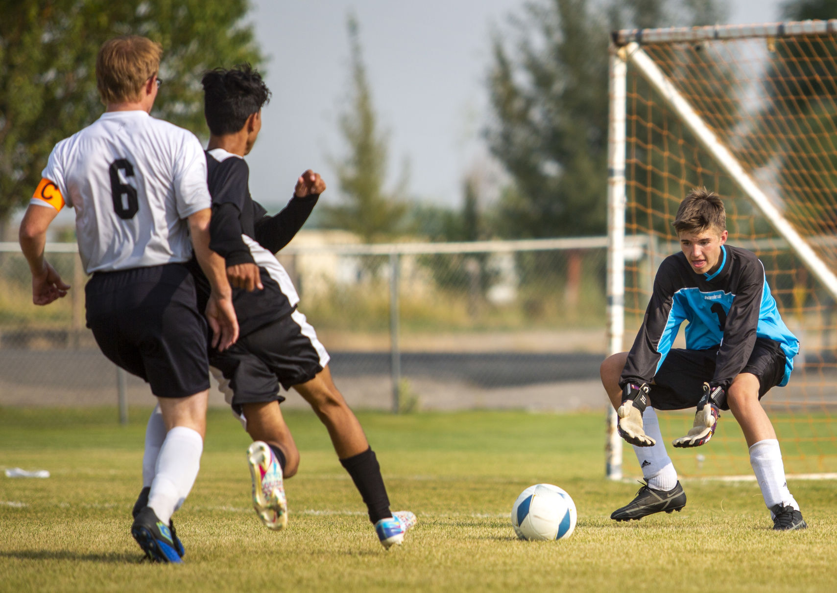 Buhl battles Declo boys soccer